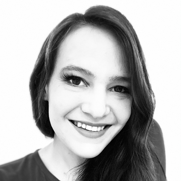 Meet your Posher, Abigail - Picture 3 of 3